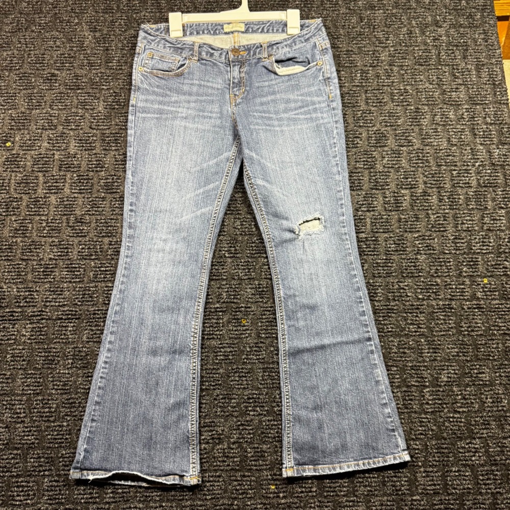 Aeropostale Hailey Flare Jeans Womens 11/12 Short Medium Wash Distressed Denim